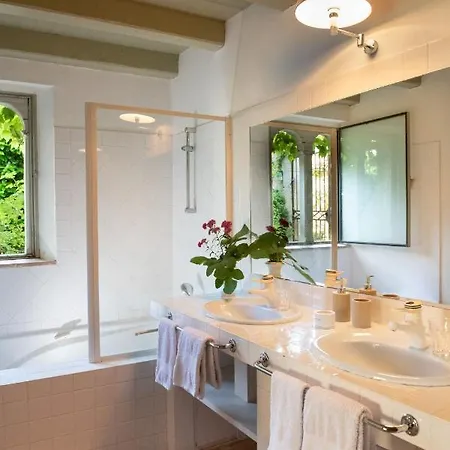 Chateau Gautoul Bed and breakfast *